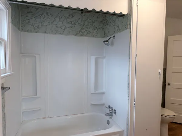 $1,400 | 1604 Main Street, Bastrop, TX 78602