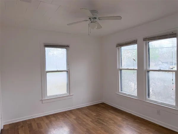 $1,400 | 1604 Main Street, Bastrop, TX 78602