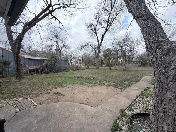 $1,400 | 1604 Main Street, Bastrop, TX 78602