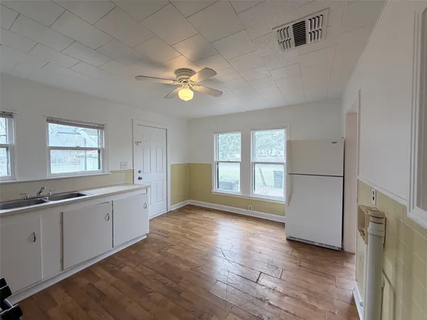 $1,400 | 1604 Main Street, Bastrop, TX 78602