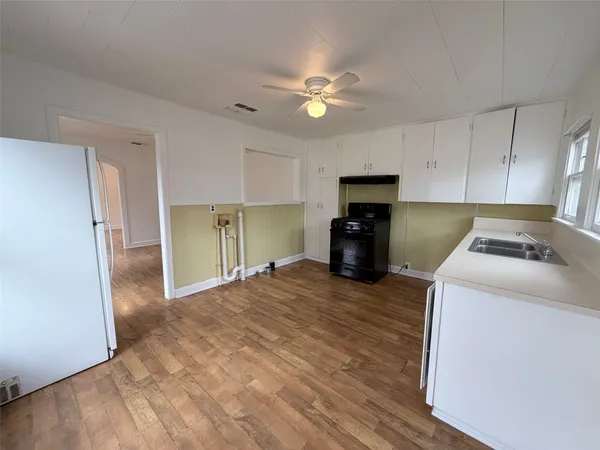 $1,400 | 1604 Main Street, Bastrop, TX 78602