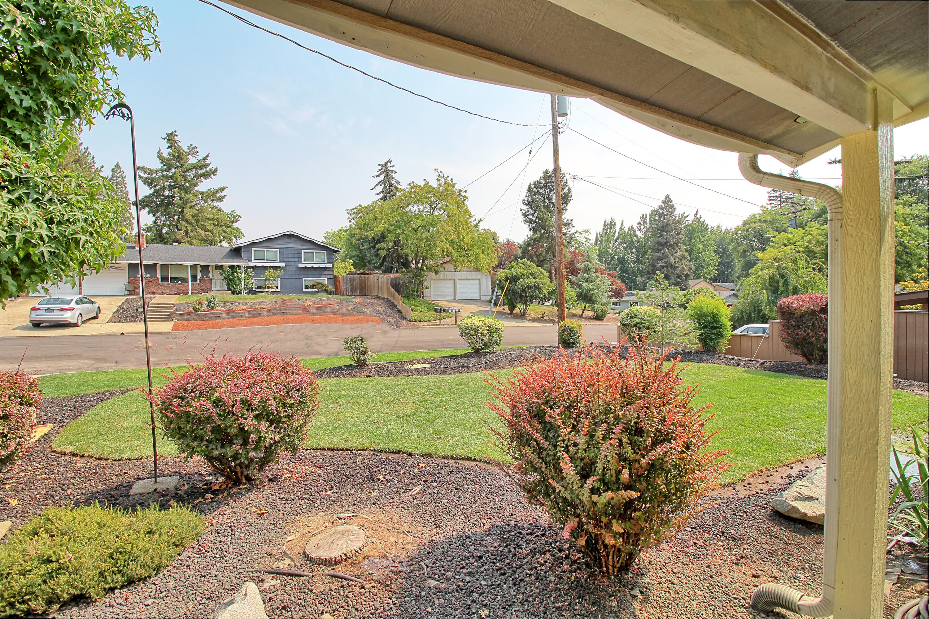 1912 Crestbrook Road Medford, OR 97504 - Photo 2 of 36 Crestbrookporch