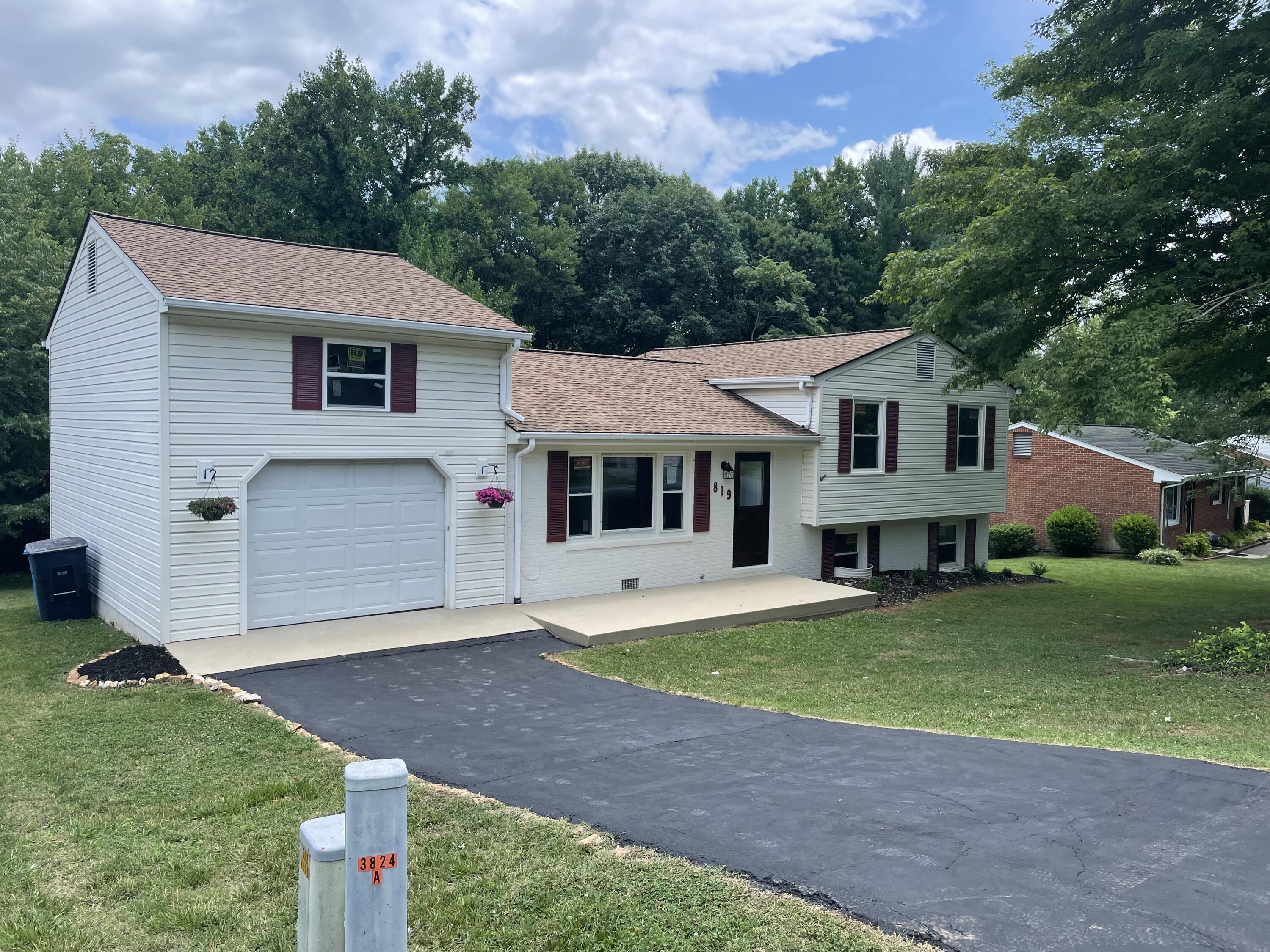 819 Estates Road Southeast Roanoke, VA 24014 - Photo 1 of 13 IMG_0409