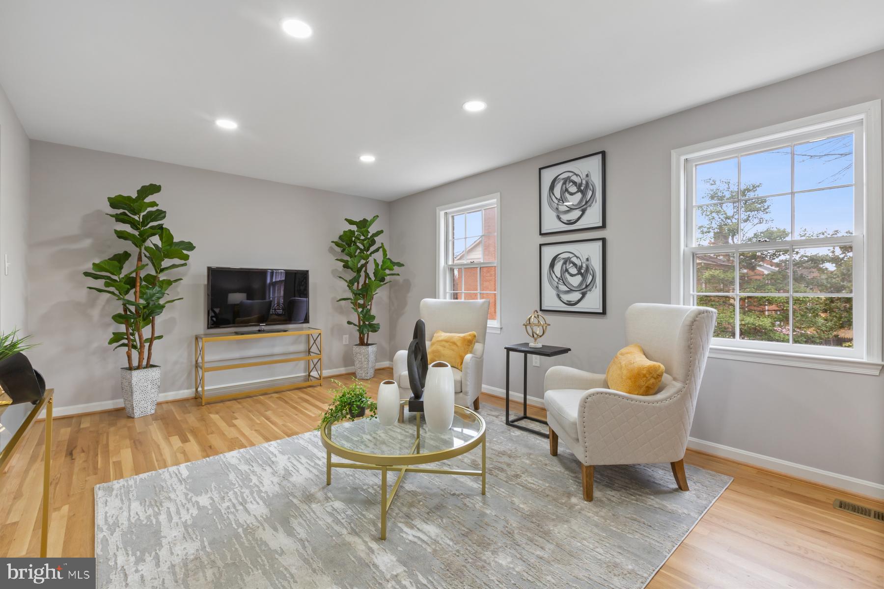 7040 Leebrad Street Springfield, VA 22151 - Photo 12 of 39 Spacious Family room perfect for entertaining