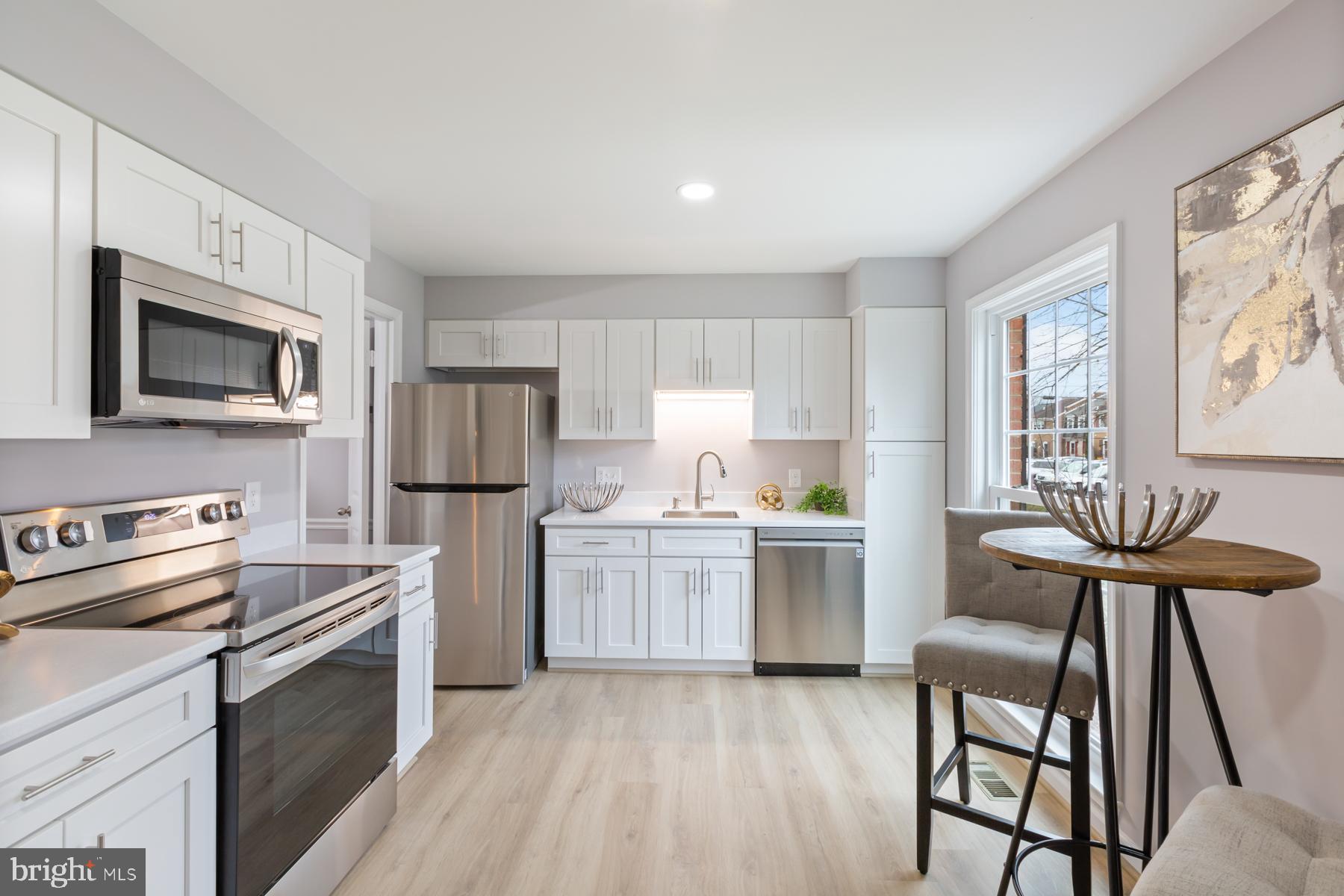7040 Leebrad Street Springfield, VA 22151 - Photo 5 of 39 Brand New Stainless Steel Appliances