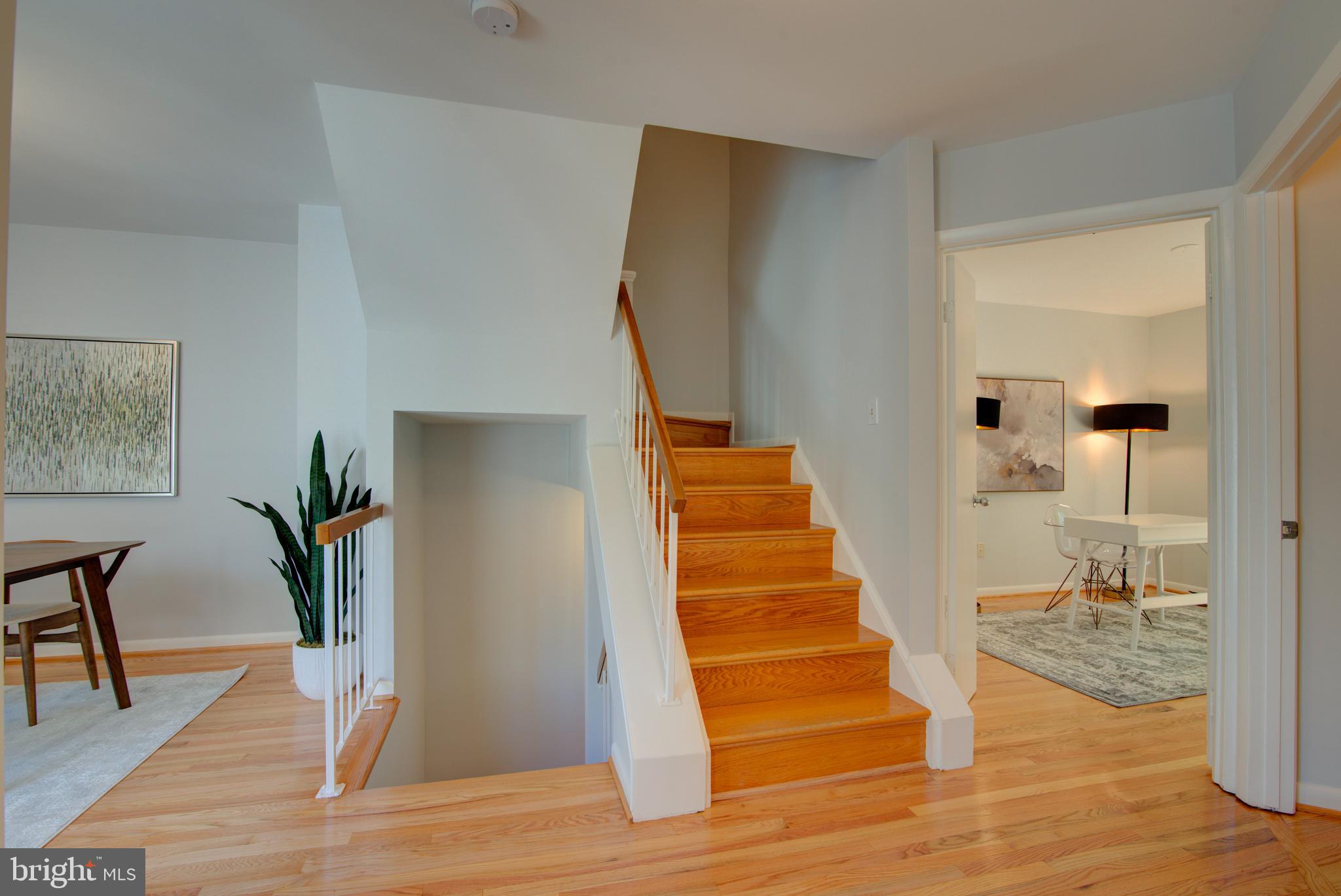 11619 Chapel Cross Way Reston, VA 20194 - Photo 17 of 33 Hardwood Floors Continue to the Upper Level.