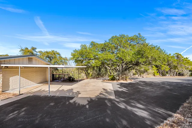 $975,000 | 318 Remington Drive, Bergheim, TX 78004