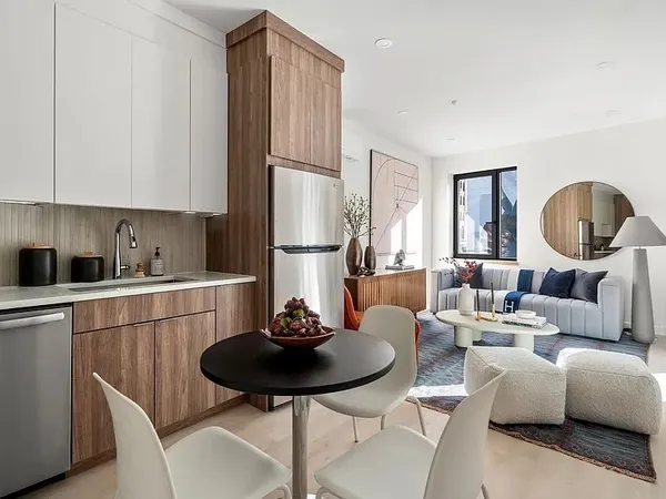$2,195 | 87 Oxford Street, Unit 404, Lynn, MA 01901