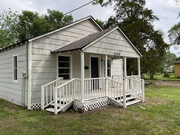 $76,999 | 1004 Harlem Street, El Campo, TX 77437