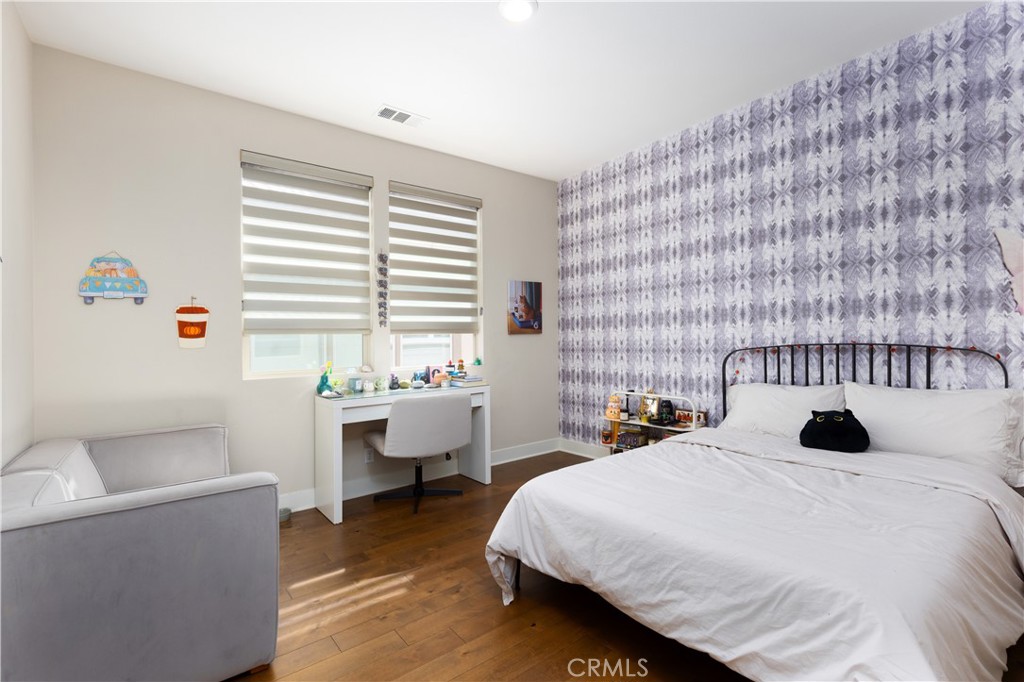 93 Turnstone Irvine, CA 92618 - Photo 30 of 52 a bedroom with a bed and a table