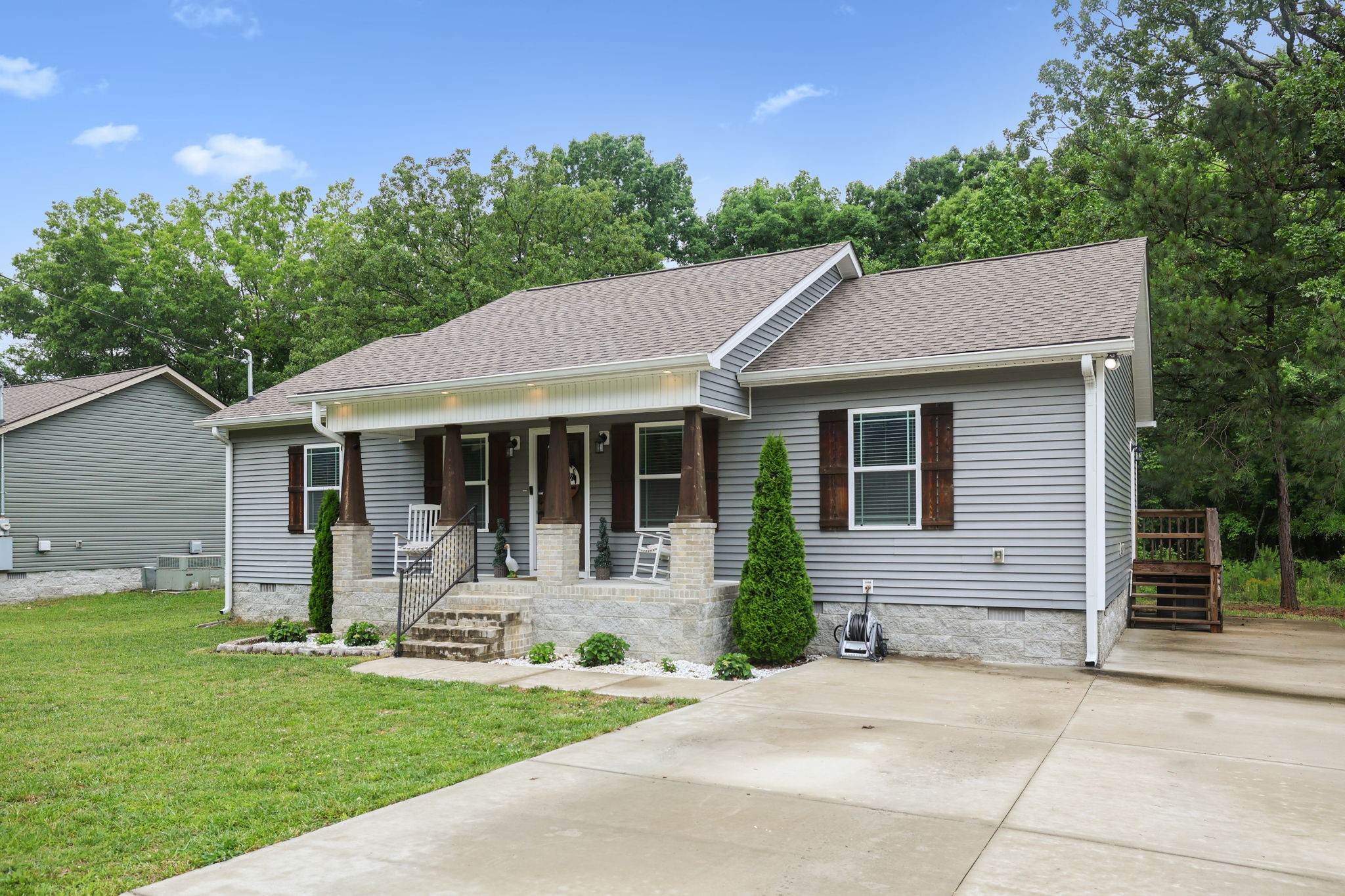 1546 South Spring Street Manchester, TN 37355 - Photo 4 of 53 a front view of a house with a garden and plants