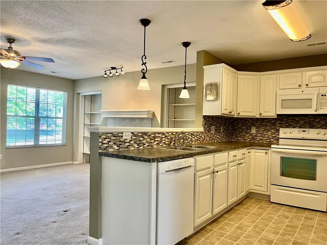 $169,900 | 311 East Hansen Court, Unit 73, Independence, MO 64055