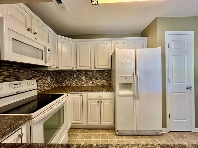 $169,900 | 311 East Hansen Court, Unit 73, Independence, MO 64055