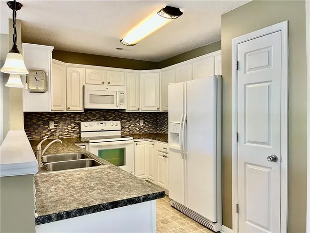 $169,900 | 311 East Hansen Court, Unit 73, Independence, MO 64055