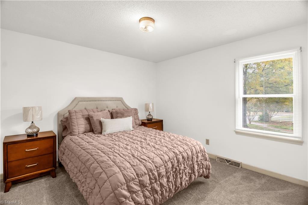 1014 Shamrock Court High Point, NC 27265 - Photo 23 of 37