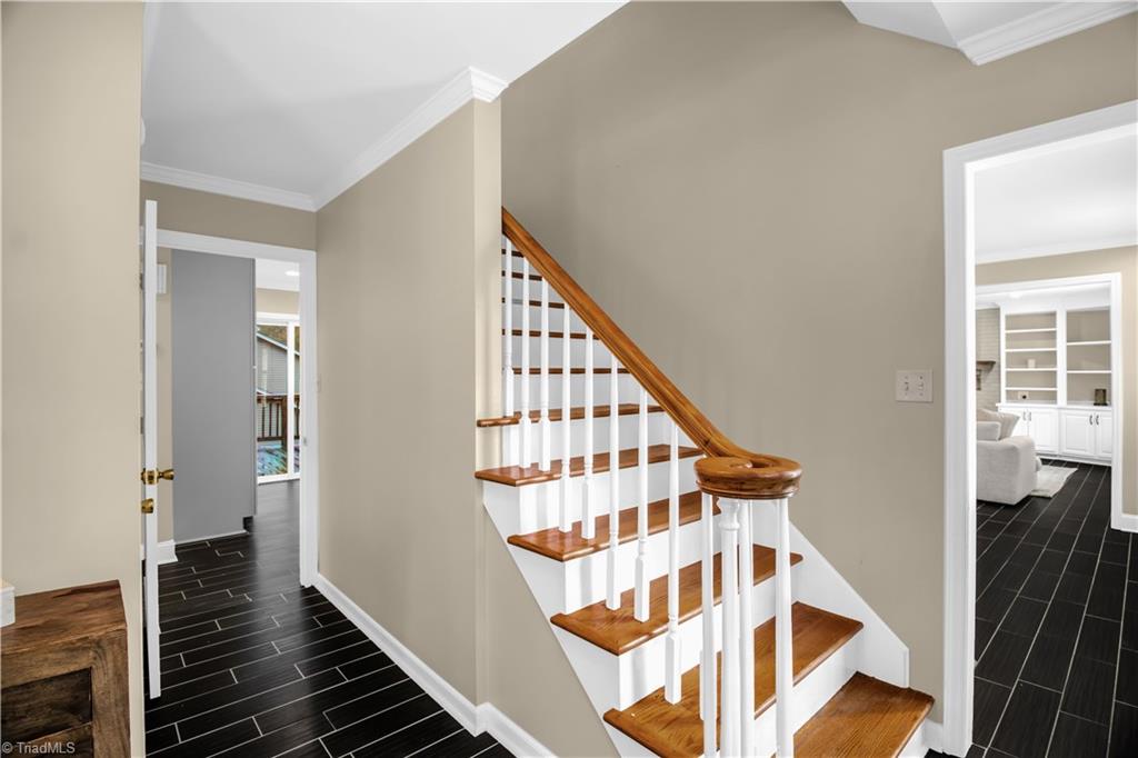 1014 Shamrock Court High Point, NC 27265 - Photo 5 of 37