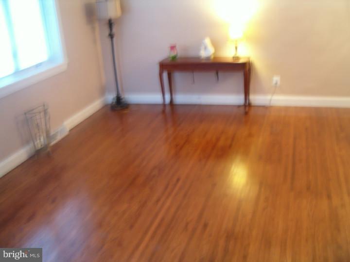 9941 Woodfern Road Philadelphia, PA 19115 - Photo 13 of 25 Living Room