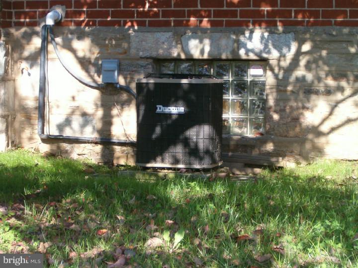 9941 Woodfern Road Philadelphia, PA 19115 - Photo 5 of 25
