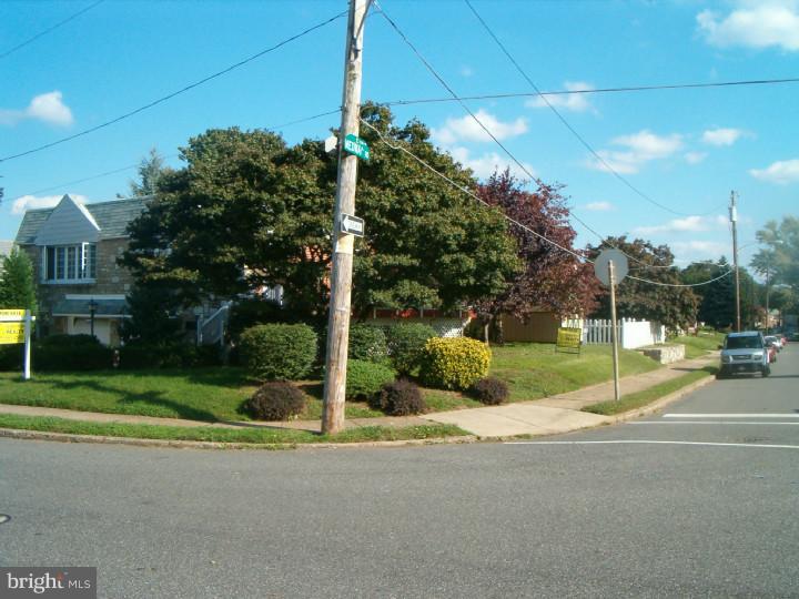 9941 Woodfern Road Philadelphia, PA 19115 - Photo 10 of 25 View