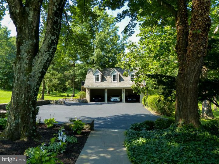 1423 Three Mile Run Road Perkasie, PA 18944 - Photo 5 of 24 Garage
