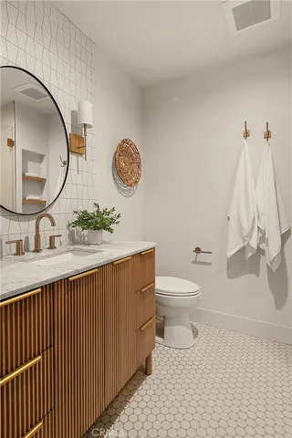 $3,200,000 | 2398 Leeward Circle, Westlake Village, CA 91361