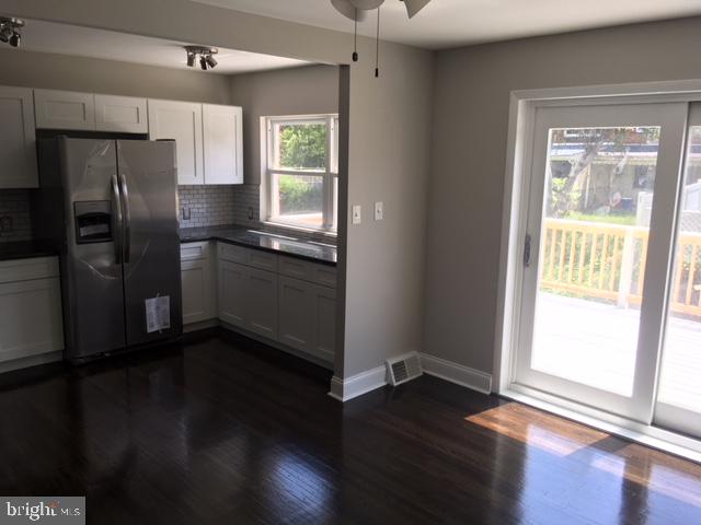 12331 Dunks Ferry Road Philadelphia, PA 19154 - Photo 8 of 21 a kitchen with granite countertop a refrigerator and a stove