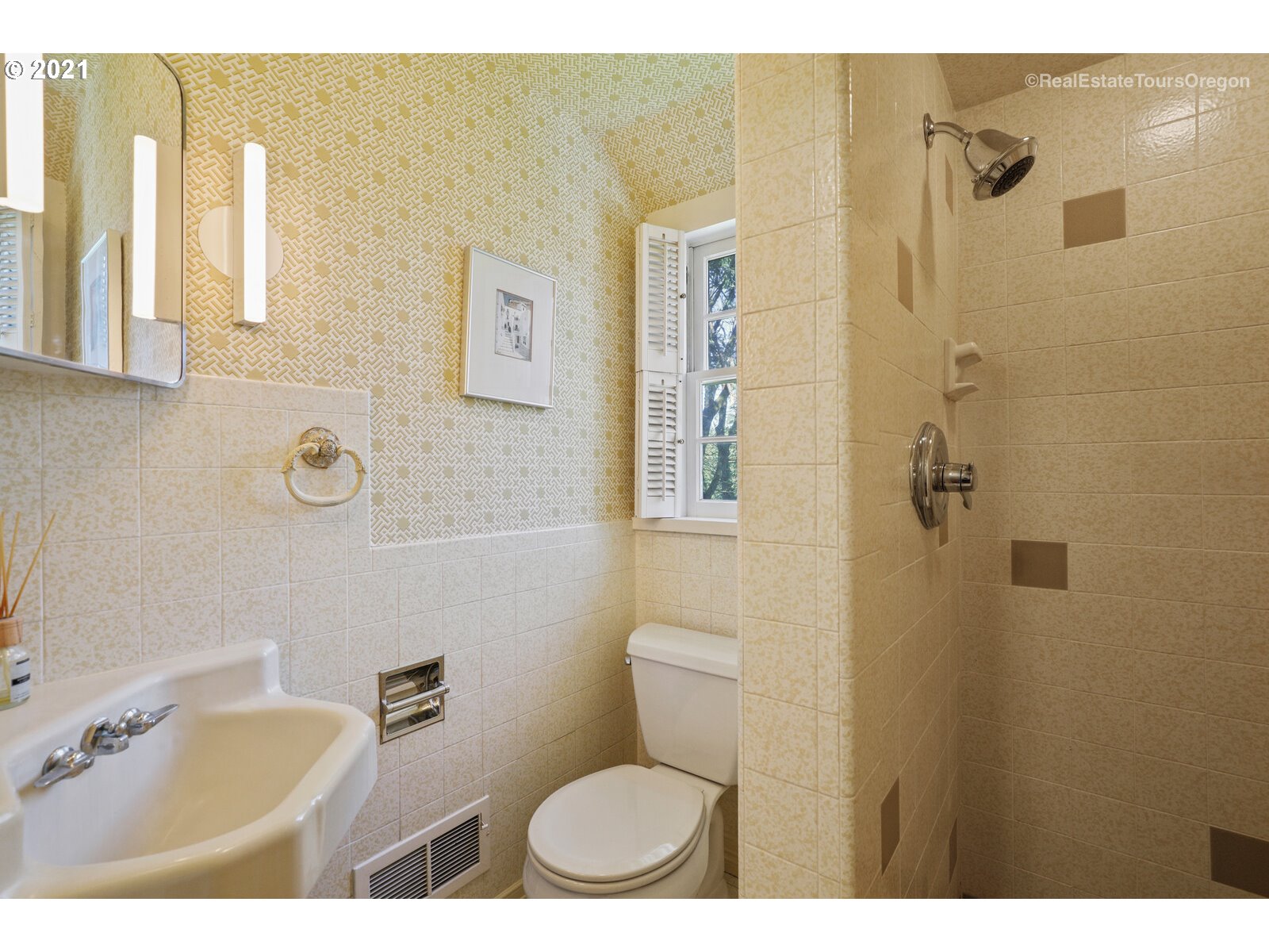8855 Southwest Birchwood Road Portland, OR 97225 - Photo 22 of 32 Gallery Image 22