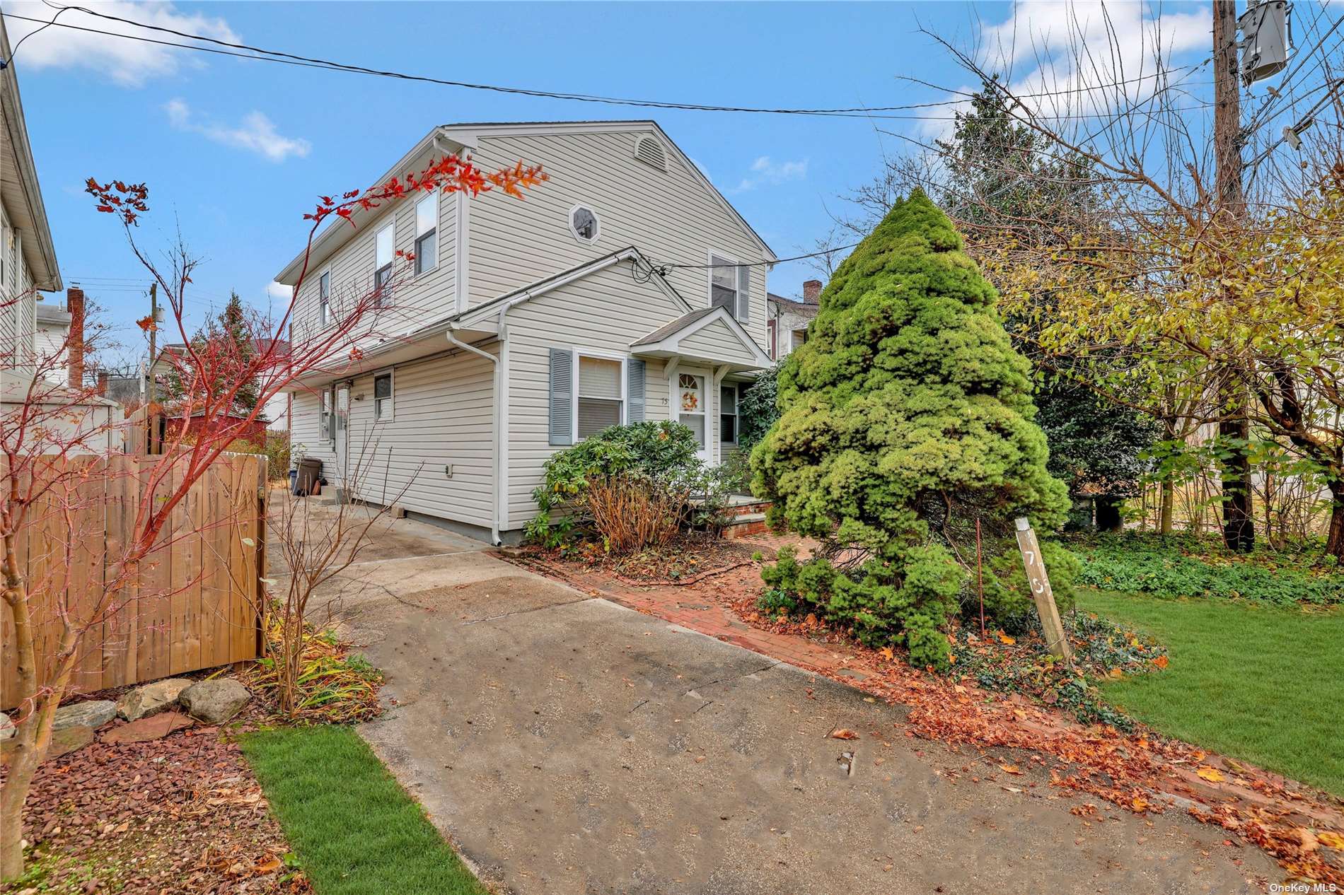 a view of a house with a yard