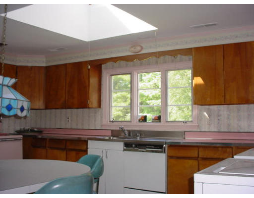 8 Suncrest Road Andover, MA 01810 - Photo 5 of 10 Gallery Image 5