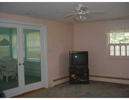 8 Suncrest Road Andover, MA 01810 - Photo 6 of 10 Gallery Image 6