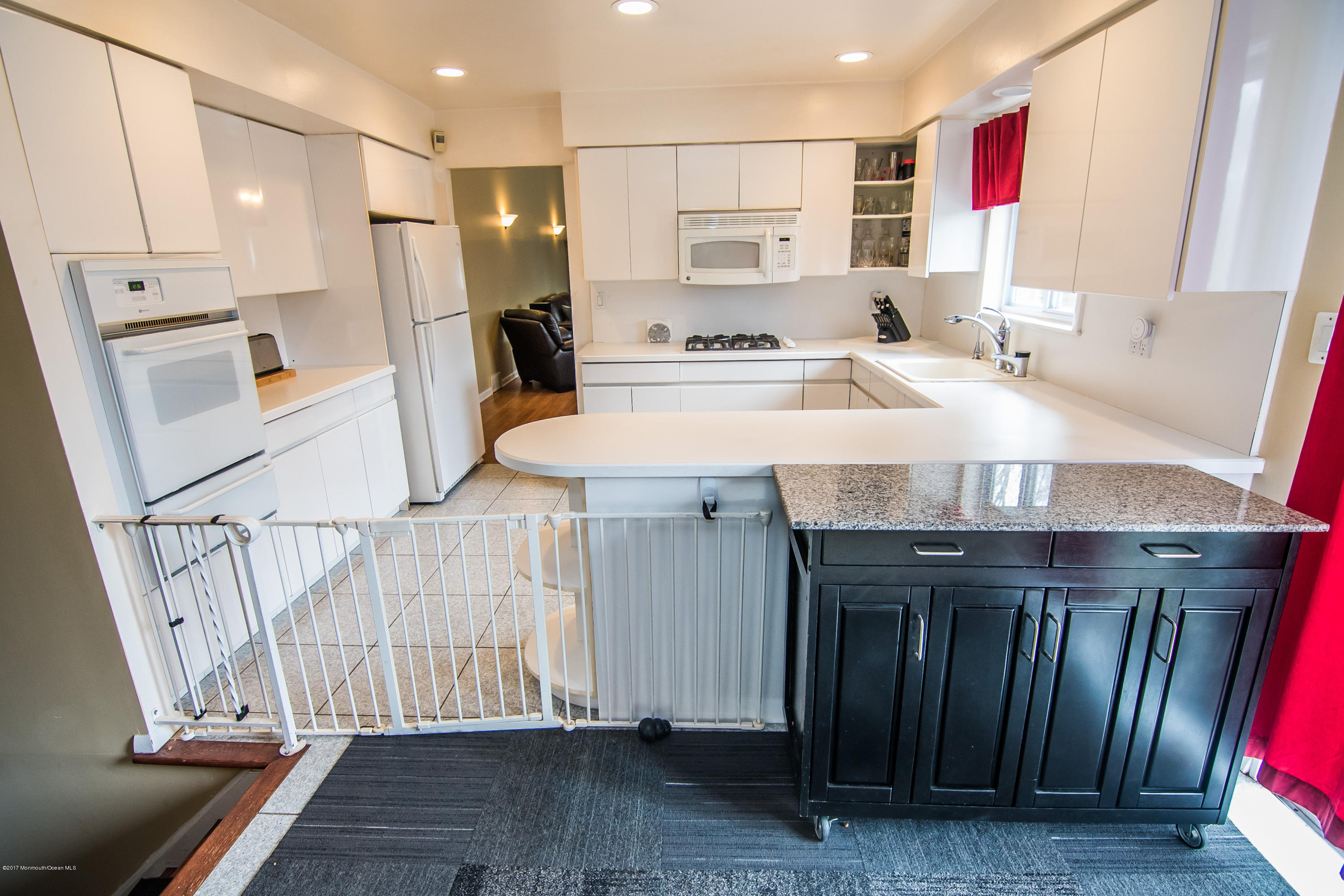 25 Millay Road Morganville, NJ 07751 - Photo 14 of 29 26-Kitchen