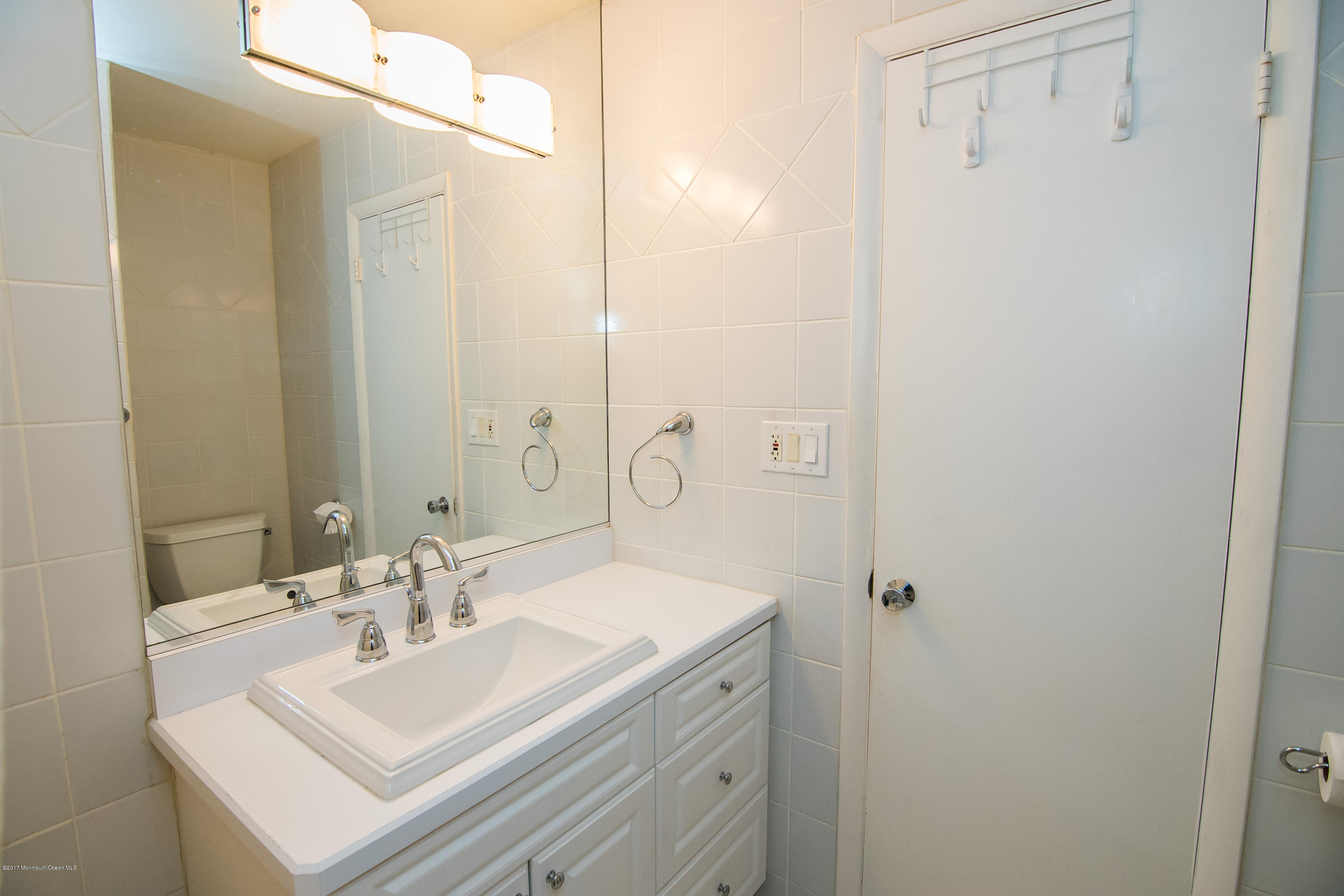 25 Millay Road Morganville, NJ 07751 - Photo 20 of 29 35_HallBath