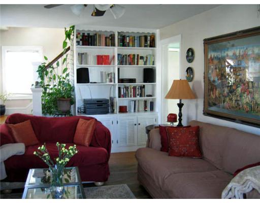 90 Ausdale Road Cranston, RI 02910 - Photo 3 of 12 Living Room.
