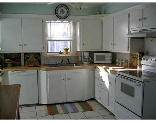 90 Ausdale Road Cranston, RI 02910 - Photo 4 of 12 Kitchen.
