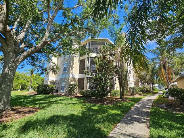 $1,900 | 5140 Northridge Road, Unit 208, Sarasota, FL 34238