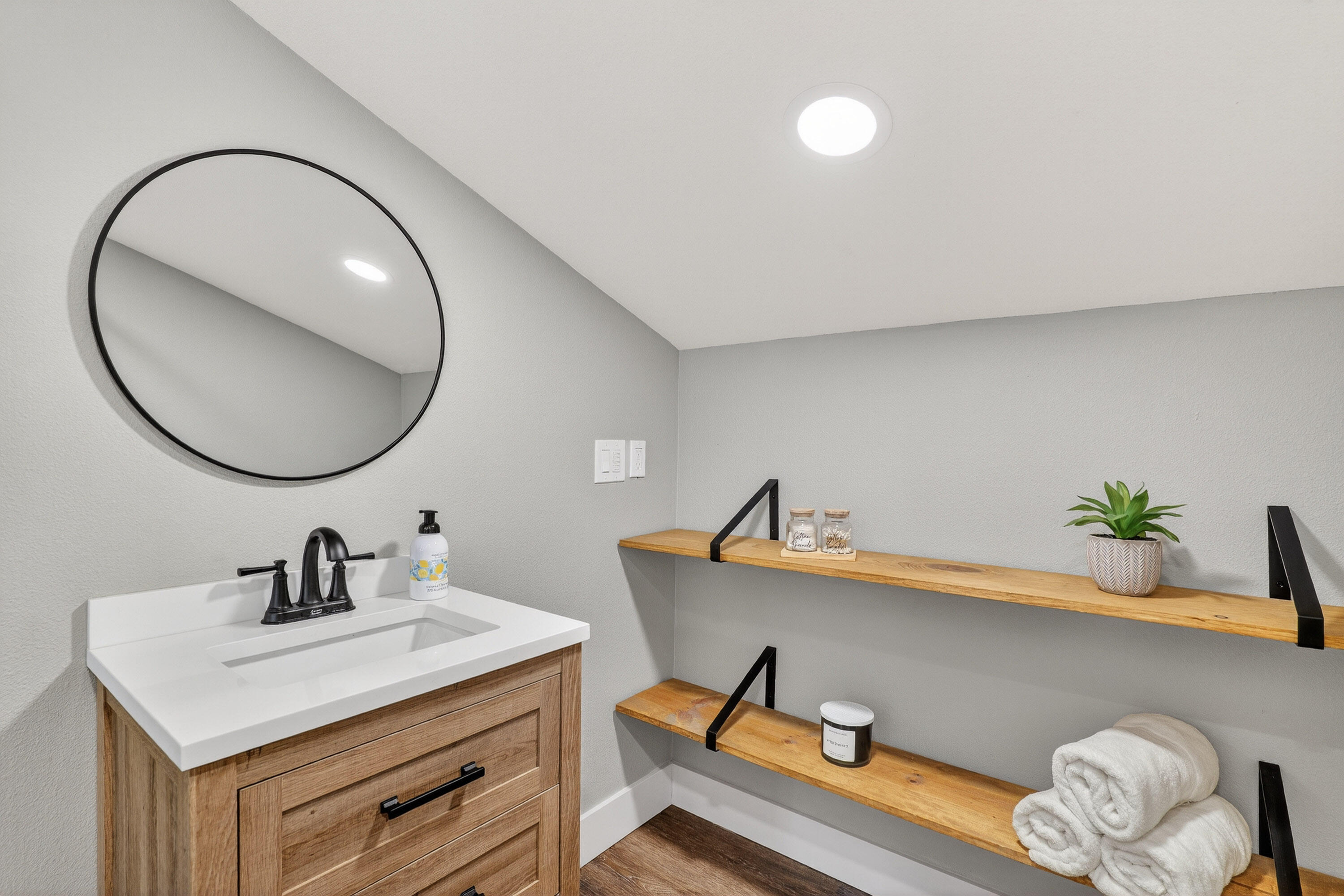 322 Round Prairie Road Wilderville, OR 97543 - Photo 31 of 55 ADU bathroom