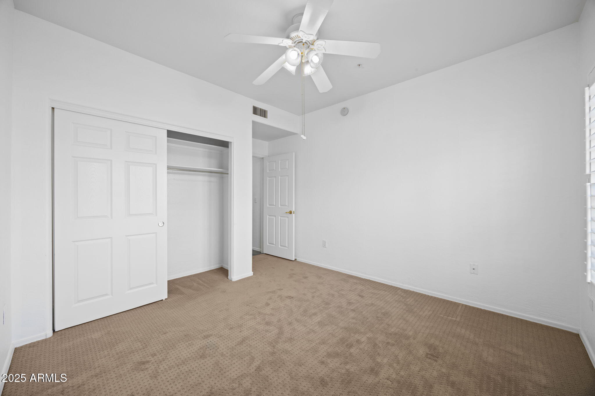19700 North 76th Street, Unit 1040 Scottsdale, AZ 85255 - Photo 17 of 30 an empty room with a ceiling fan and a ceiling fan