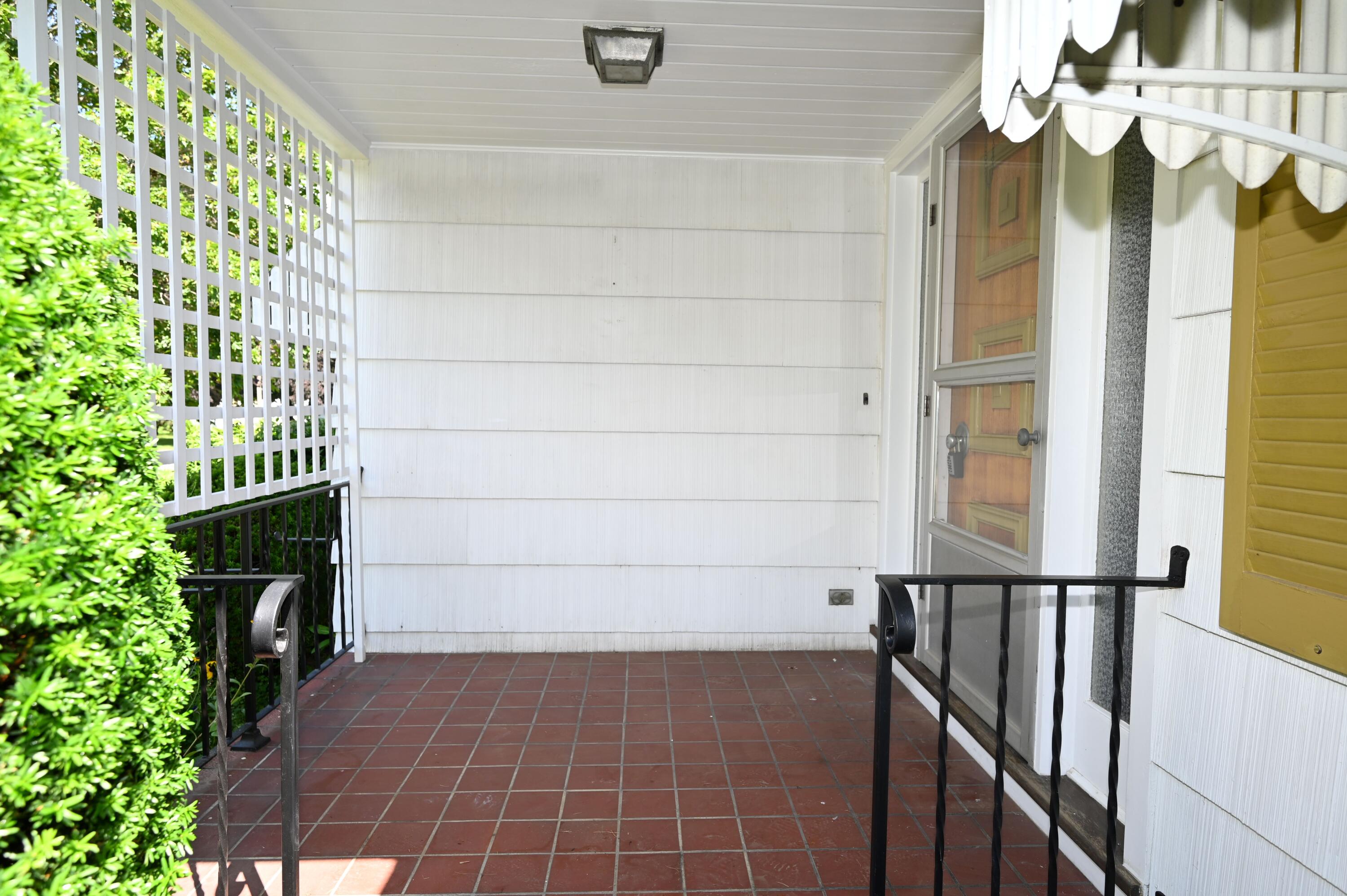 17 Hillview Road Gorham, ME 04038 - Photo 9 of 42 Front Porch