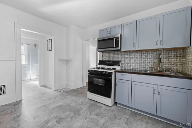 $1,450 | 403 Valley Drive, Syracuse, NY 13207