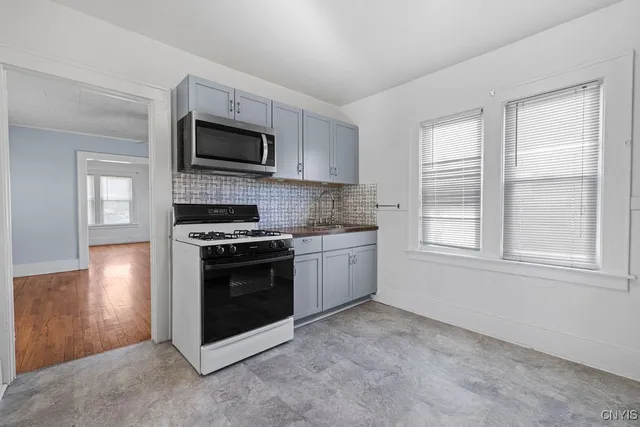 $1,450 | 403 Valley Drive, Syracuse, NY 13207