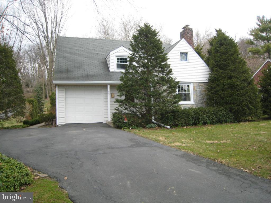 907 Valley Road Lancaster, PA 17601 - Photo 1 of 16 Gallery Image 1