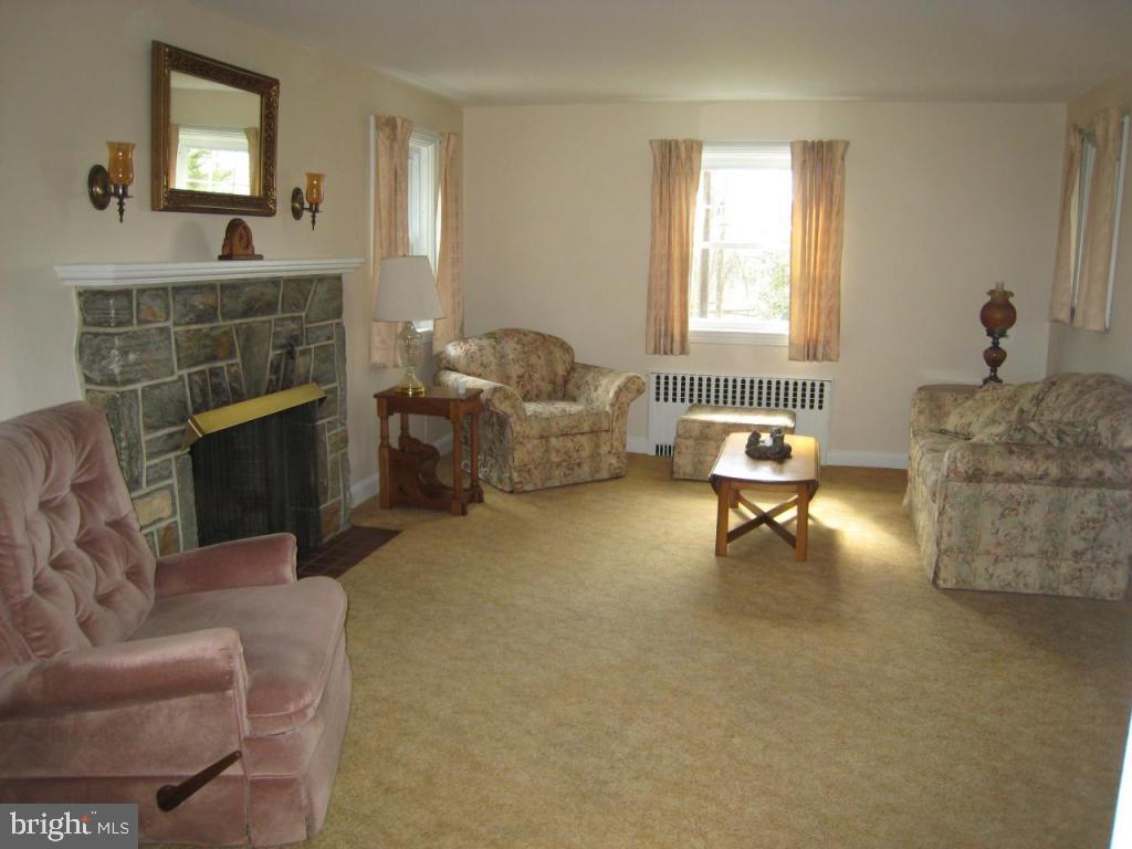 907 Valley Road Lancaster, PA 17601 - Photo 2 of 16 Gallery Image 2