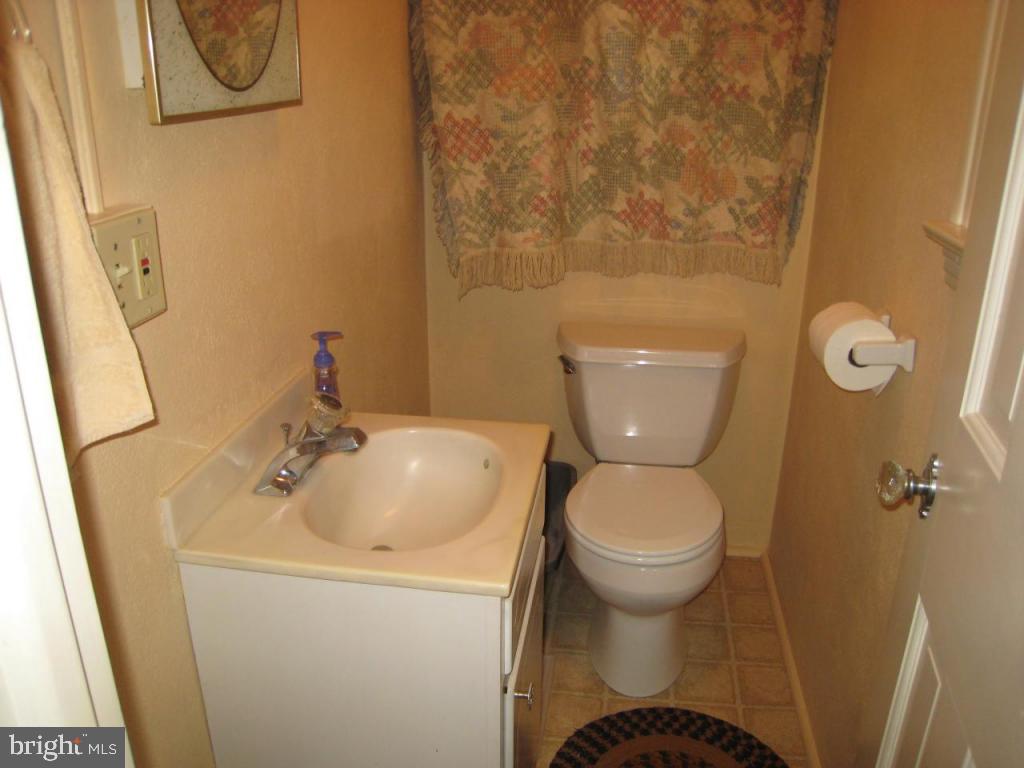 907 Valley Road Lancaster, PA 17601 - Photo 13 of 16 Gallery Image 13
