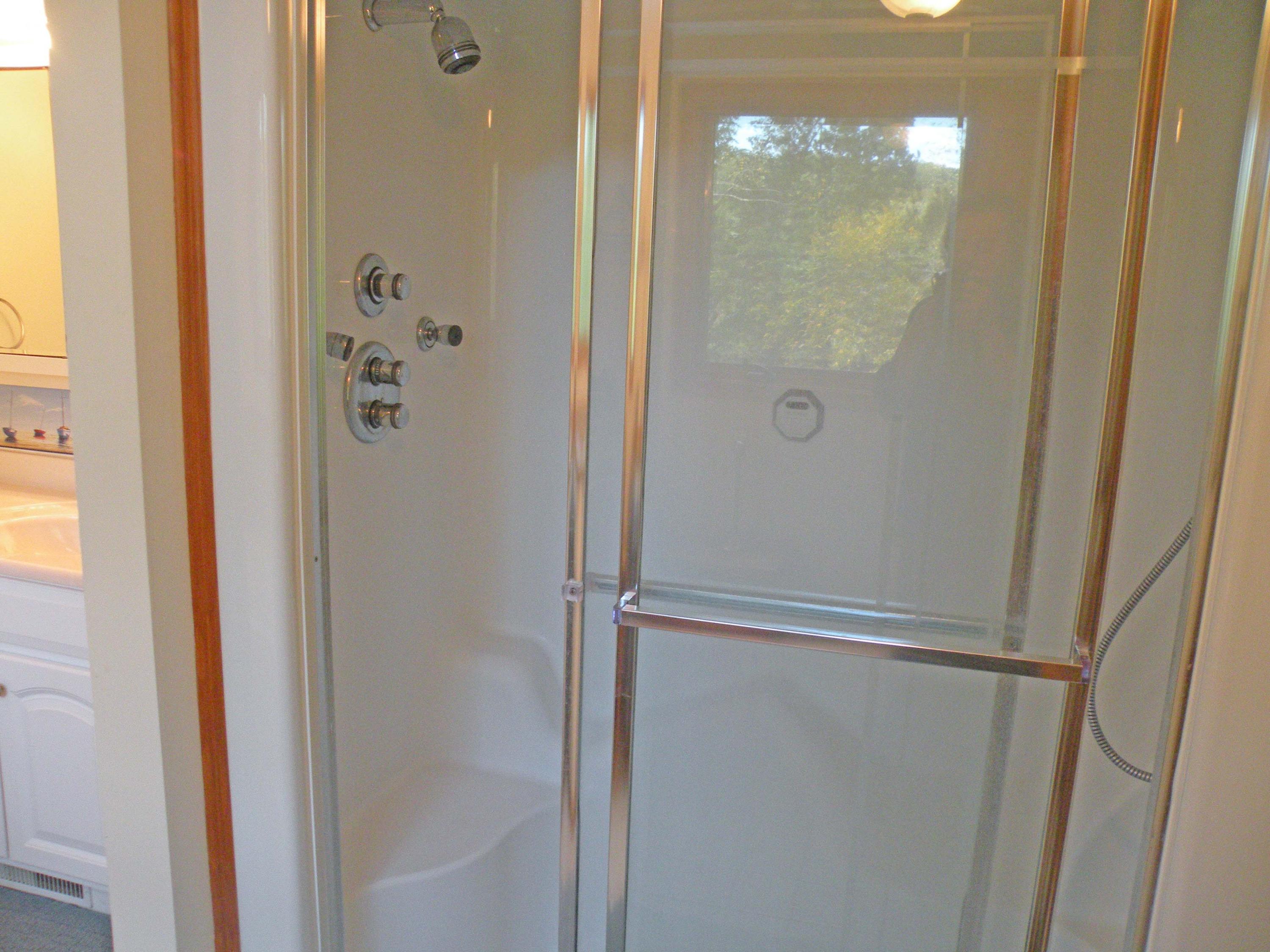 118 Thunder Ridge Road Huddleston, VA 24104 - Photo 14 of 44 Master BAth