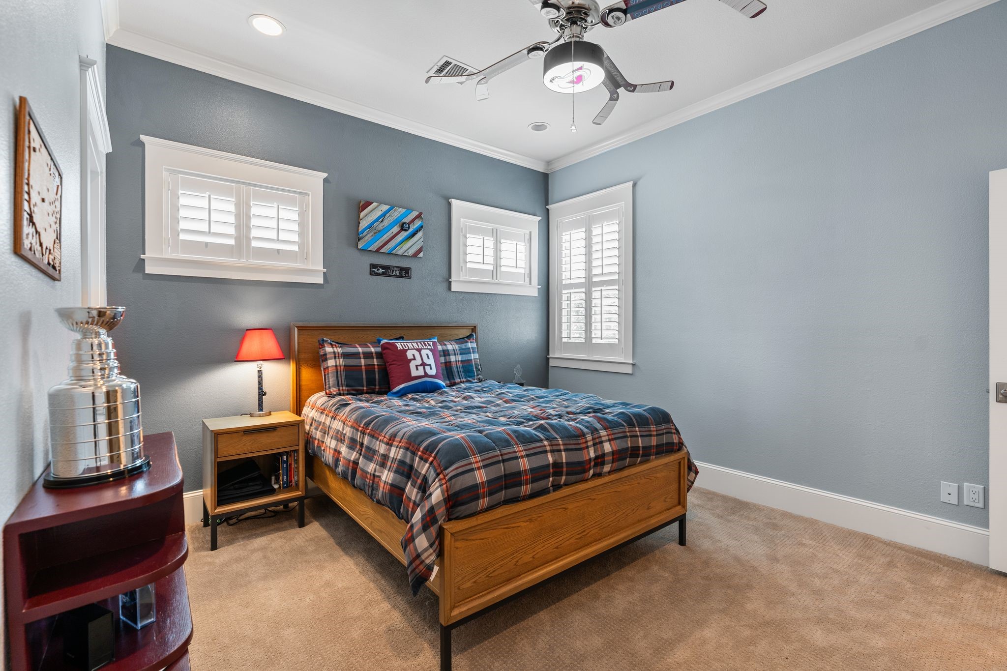 1217 Chippendale Road Houston, TX 77018 - Photo 27 of 42 Guest bedroom #3, located upstairs, offers plantation-shuttered windows, ceiling fan, recessed lighting, crown molding, & closet. Access to the Hollywood bath w/ dual sinks and a tub/shower combo, shared with Secondary Bedroom #2.