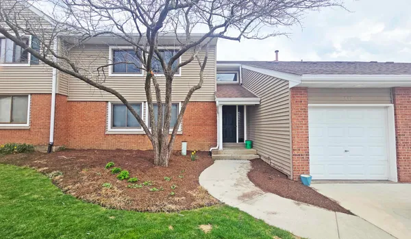 $329,900 | 111 Autumn Court, Unit 111, Buffalo Grove, IL 60089