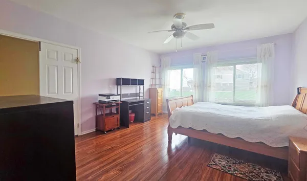 $329,900 | 111 Autumn Court, Unit 111, Buffalo Grove, IL 60089