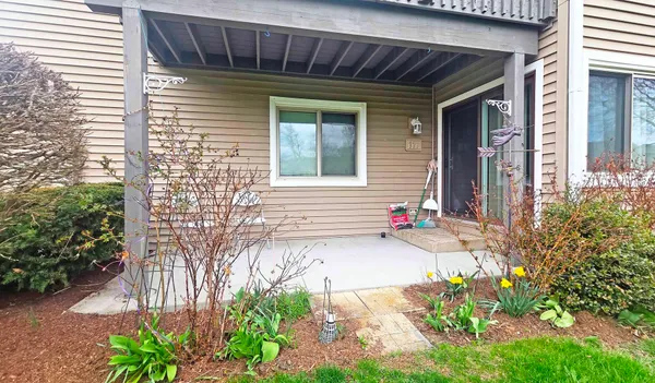 $329,900 | 111 Autumn Court, Unit 111, Buffalo Grove, IL 60089