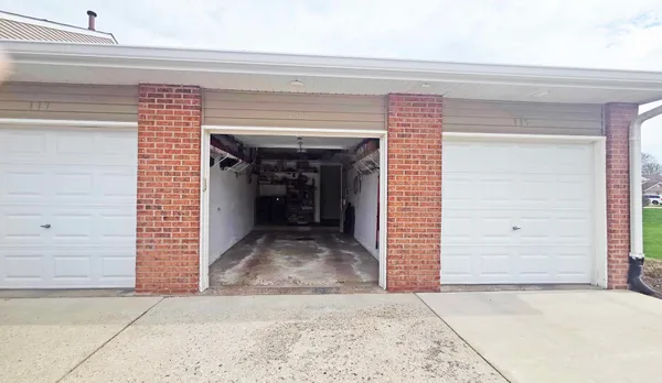 $329,900 | 111 Autumn Court, Unit 111, Buffalo Grove, IL 60089