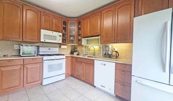 $329,900 | 111 Autumn Court, Unit 111, Buffalo Grove, IL 60089